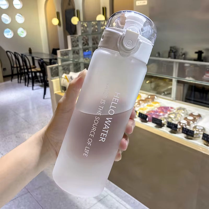 Durable 780ml sports bottle made from BPA-free leak-proof plastic with ergonomic handle, designed for protein shakes, gym training, yoga, cycling, running, and daily hydration, ideal for both men and women fitness enthusiasts